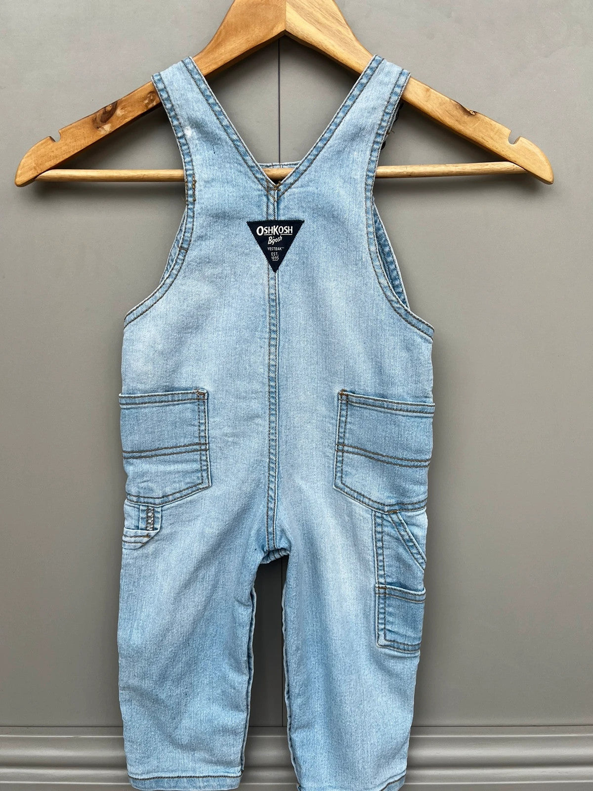 Oshkosh Light Denim Unisex Dungarees 18M (Play condition)