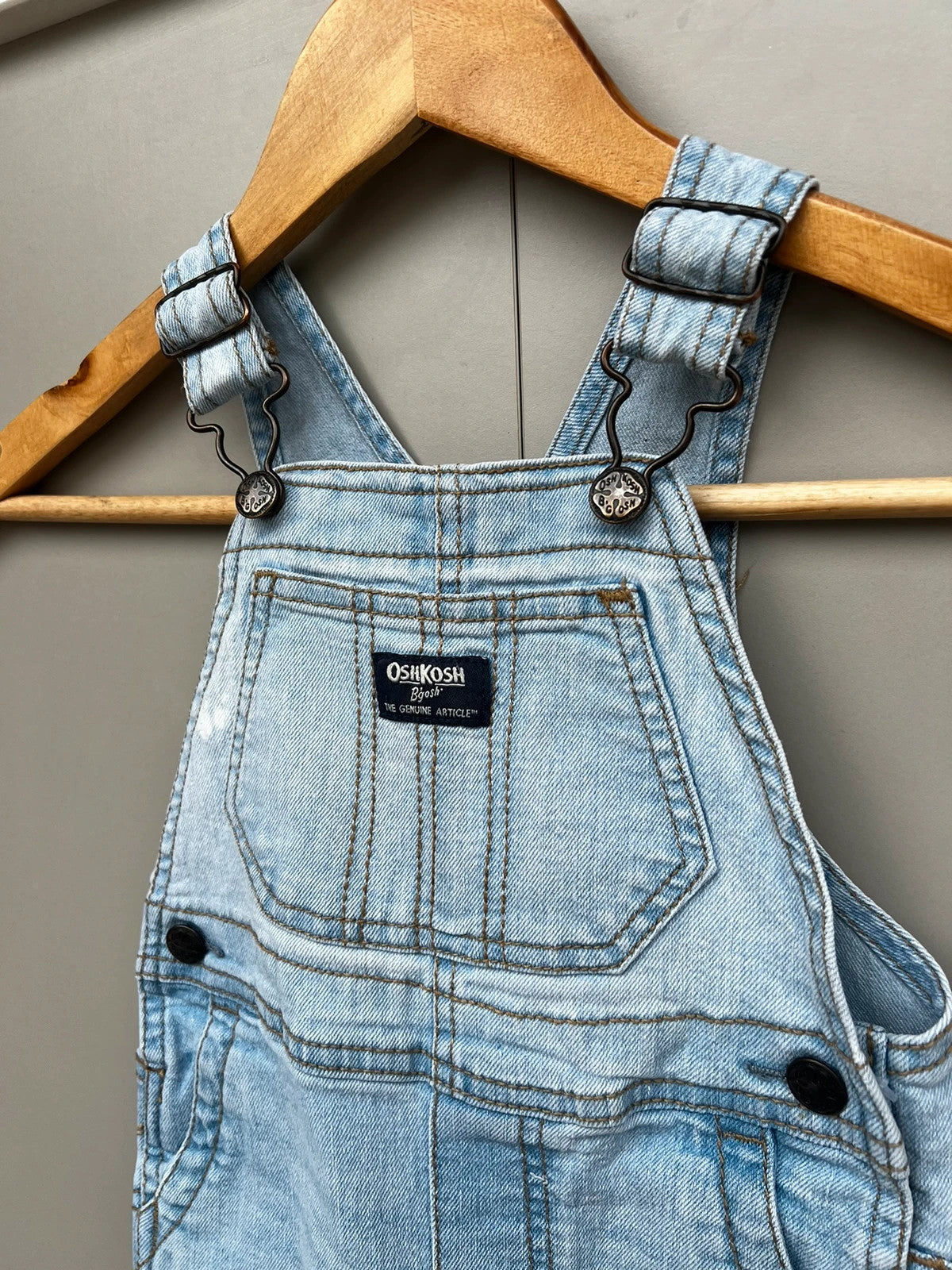 Oshkosh Light Denim Unisex Dungarees 18M (Play condition)