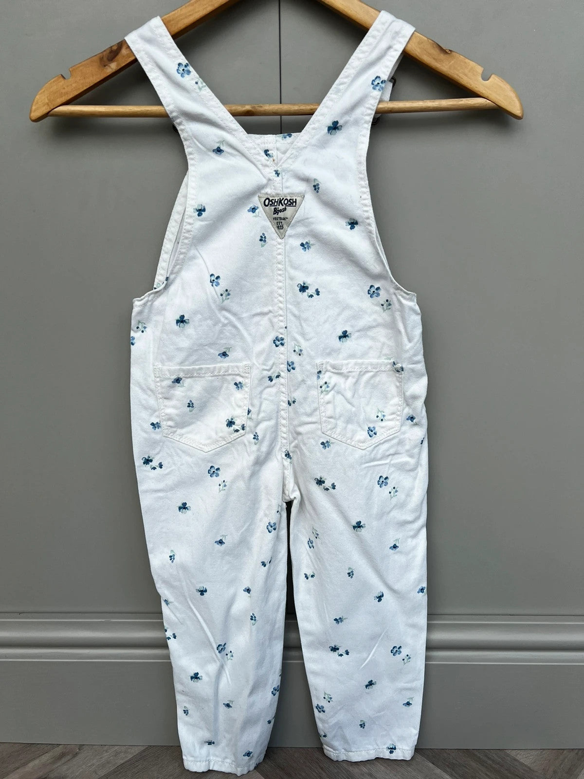 Oshkosh Floral Dungarees 3T (Play condition)