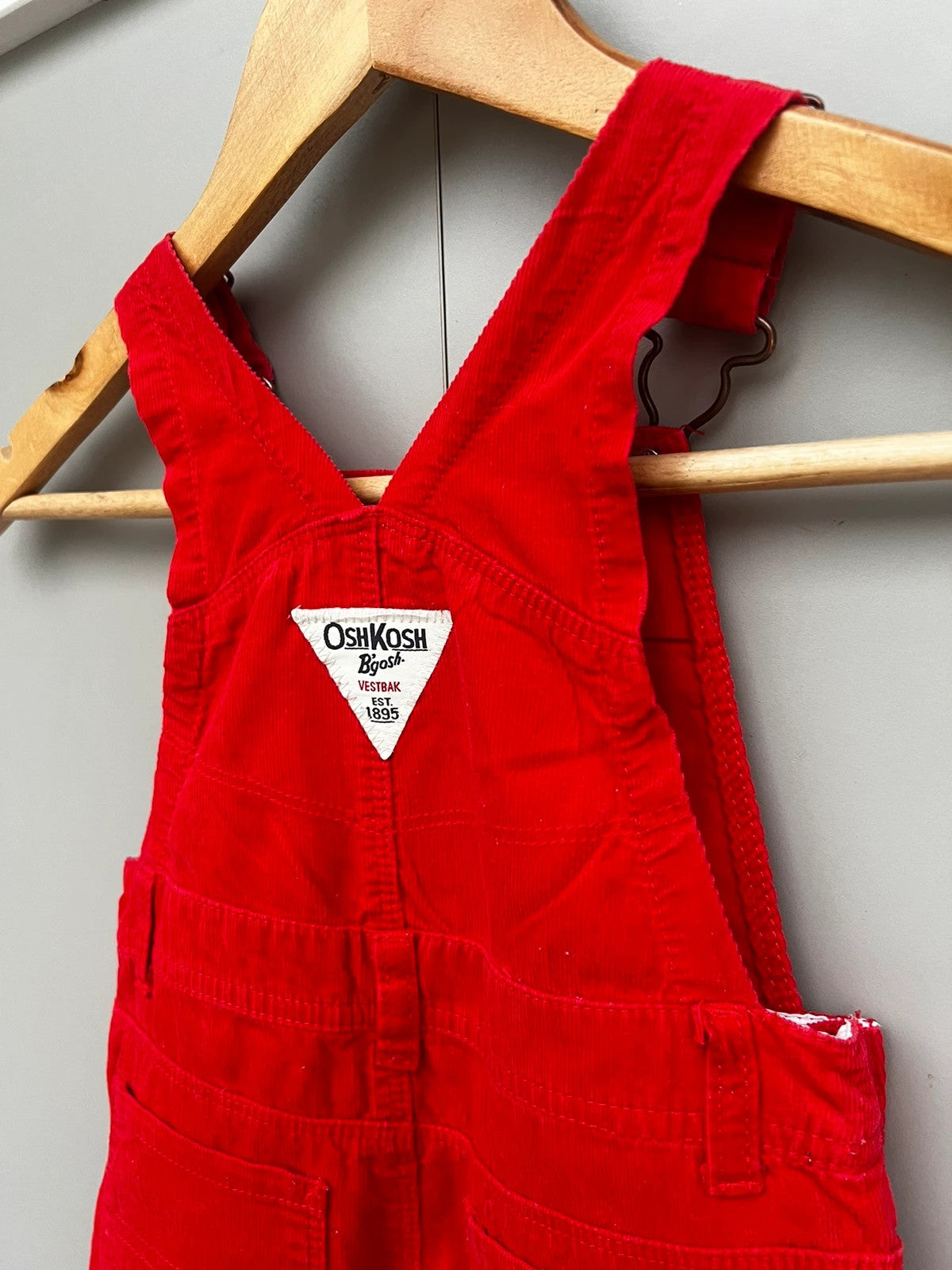 Oshkosh Girls Corduroy Red Dungarees 18M (Play condition)